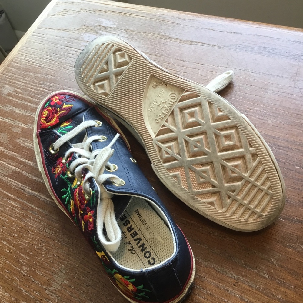 Chuck Taylor Converse Navy Floral Embroidered Sneakers - Picture 4 of 14